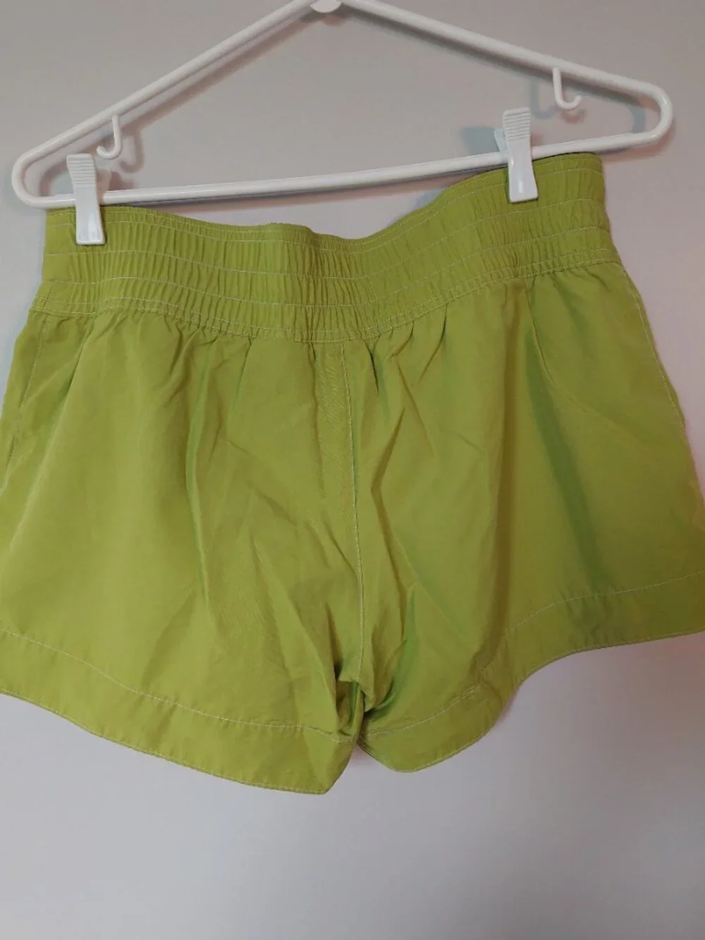 Nike Y2K-era athletic shorts Women's M lime green front zipper closure - Picture 3 of 8